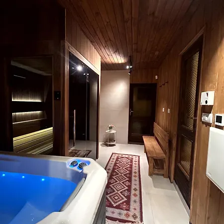 別荘 Wellness House Svjetlost ヤホリナ